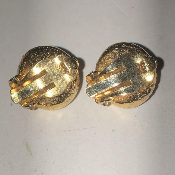 Vintage Gold Tone Classic Faux Pearl Round Boho Clip On Earrings - Picture 4 of 5